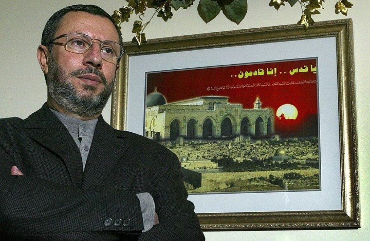 أمريكا تُفرج عن الدكتور الأشقر وتضع جهاز تتبّع في قدمه
