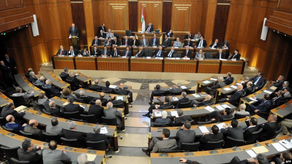 البرلمان اللبناني يعقد جلسة لمناقشة قرار وزارة العمل بشأن اللاجئين الفلسطينيين