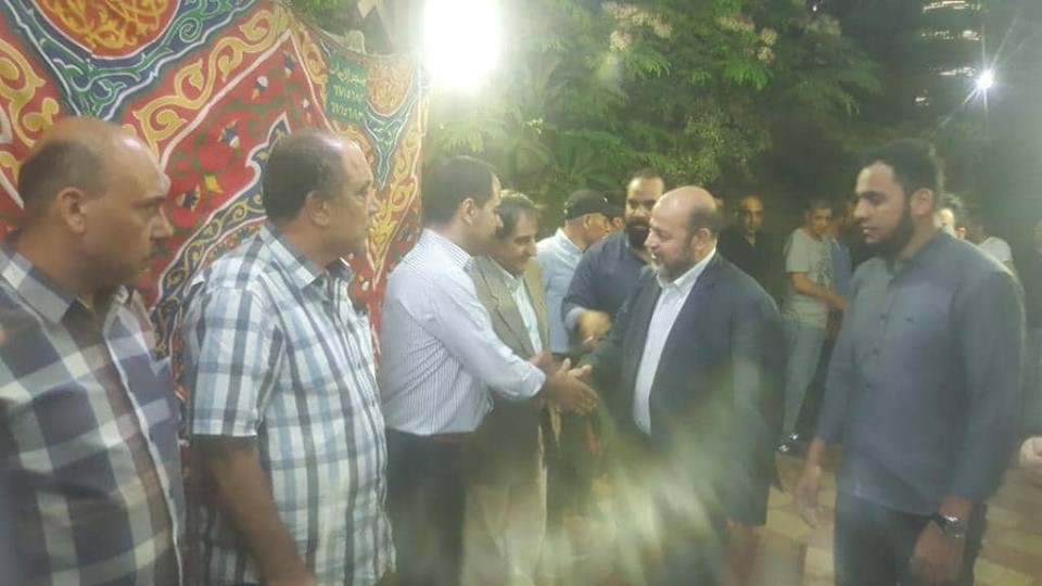 بالصور: أبو مرزوق يُعزي "أبو شباك" بوفاة شقيقته في القاهرة
