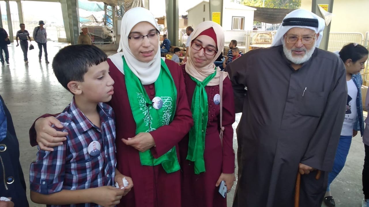 الاحتلال يُفرج عن الأسيرة لمى خاطر من الخليل