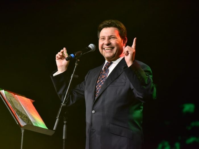 شاهد: هانى شاكر يتألق فى السعودية بحفل كامل العدد