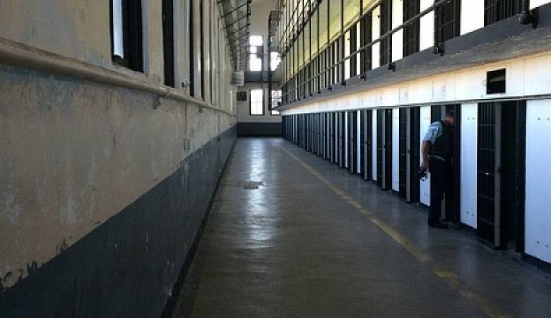 عقب تردي وضعه الصحي