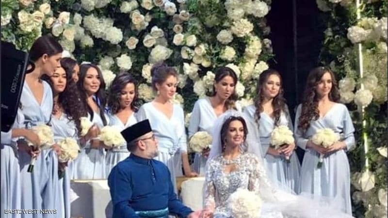 بعد زواج مثير للجدل.. ملك ماليزيا السابق يطلق زوجته بالثلاث