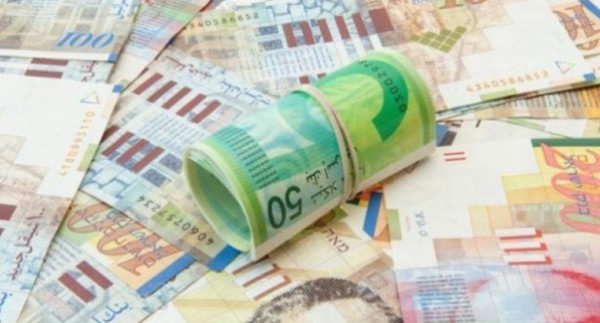 سموتريتش يوقّع على اقتطاع 100 مليون شيكل من عائدات الضرائب الخاصة بالسلطة