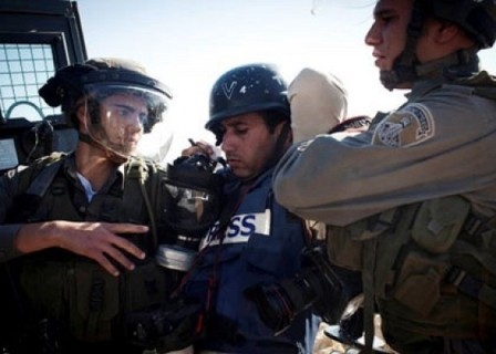 12 صحفيًا فلسطينيًا معتقلين في سجون الاحتلال