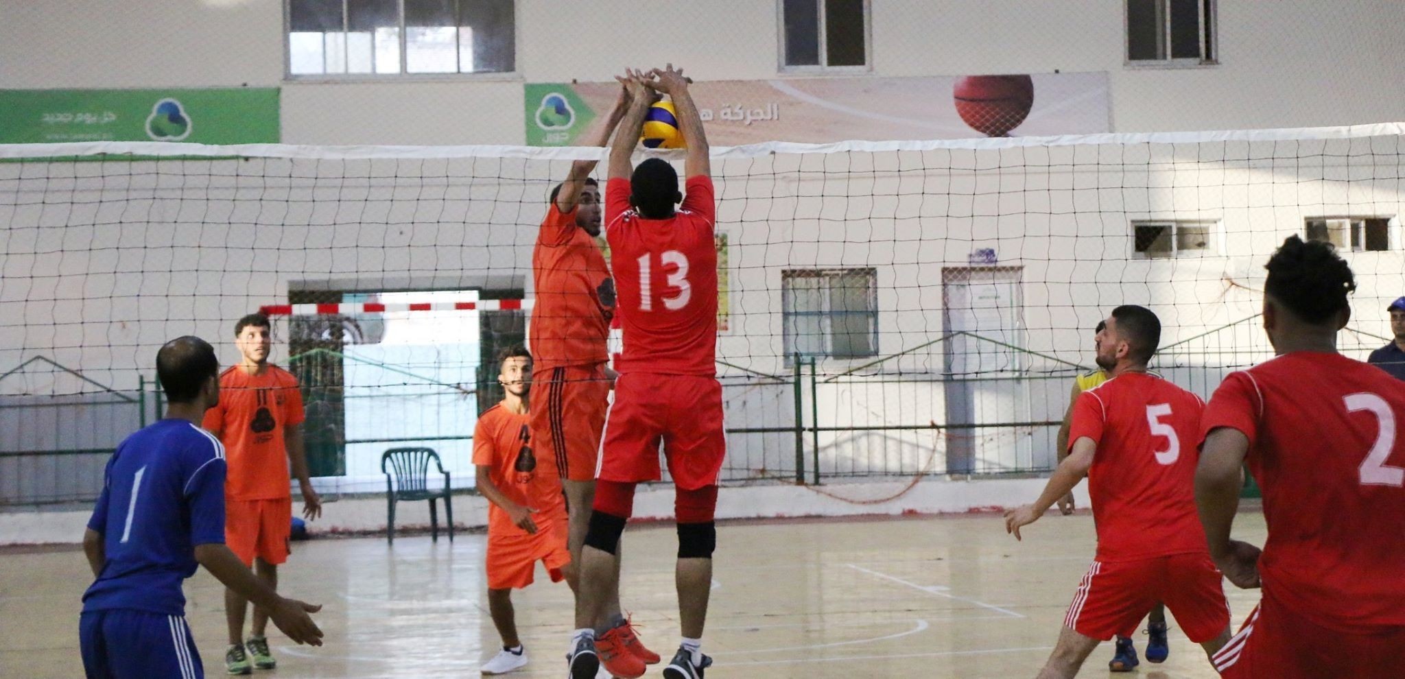 غزة: خدمات وشباب جباليا يحققان فوزاً ساحقاً في الكرة الطائرة