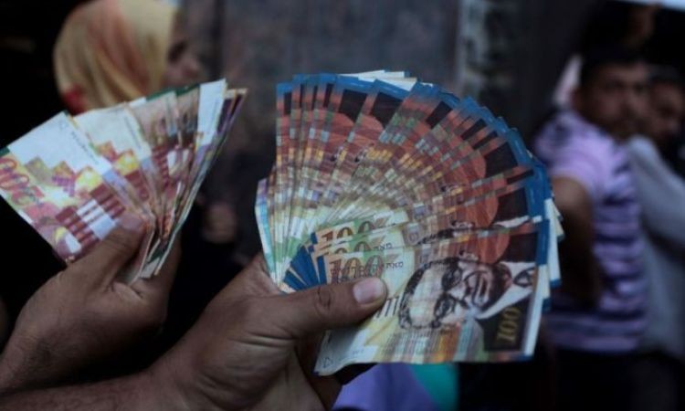 هل تنجح الوساطة الدولية في صرف راتب كامل لموظفي السلطة الفلسطينية؟!