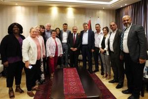 اشتية يستقبل وفدًا من الاتحاد العام لنقابات عمال كندا برام الله