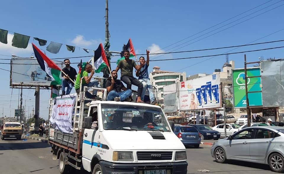 إصابة 4 مواطنين خلال مسيرة شاحنات في غزّة رفضاً للحصار الإسرائيلي