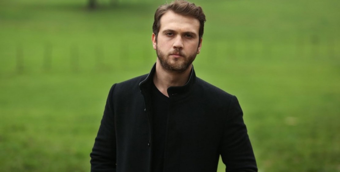 شاهد: الخدمة العسكرية تعطل النجم أراس بولوت بطل مسلسل "الحفرة"