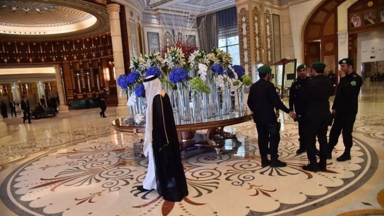 حول السعودي المطبع