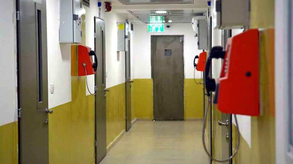 شؤون الأسرى: البدء بتشغيل أجهزة الهواتف العمومية في معتقل الدامون