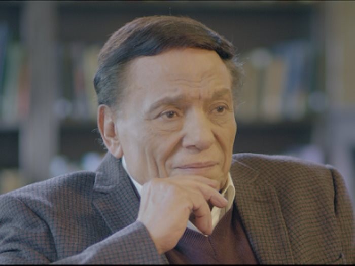 شاهدوا: عادل إمام ينعى فاروق الفيشاوى