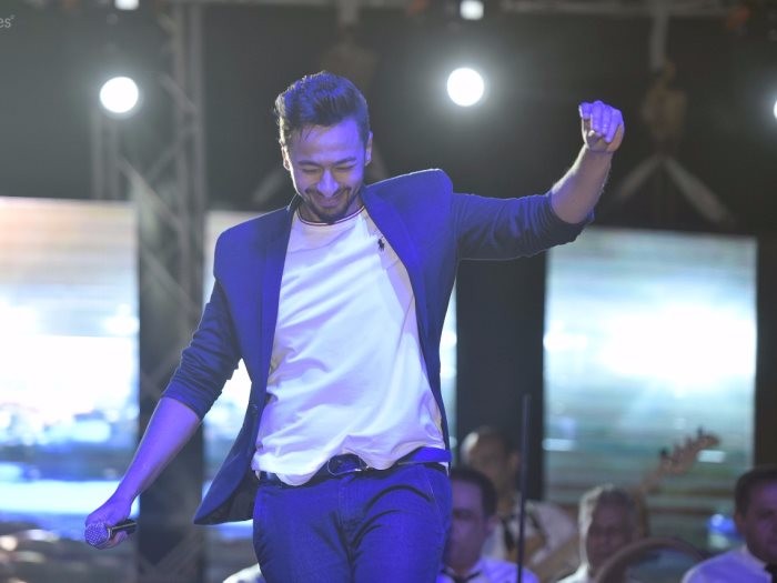 شاهدوا: النجم المصري "حمادة هلال" يفاجئ جمهوره بالكشف عن أغنية جديدة