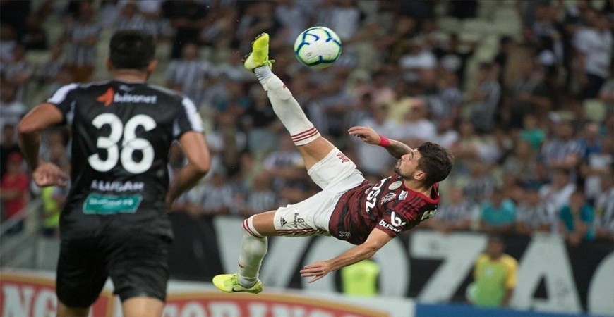 لاعب فلامنجو يذهل العالم بهدف أسطورى فى الدوري البرازيلي