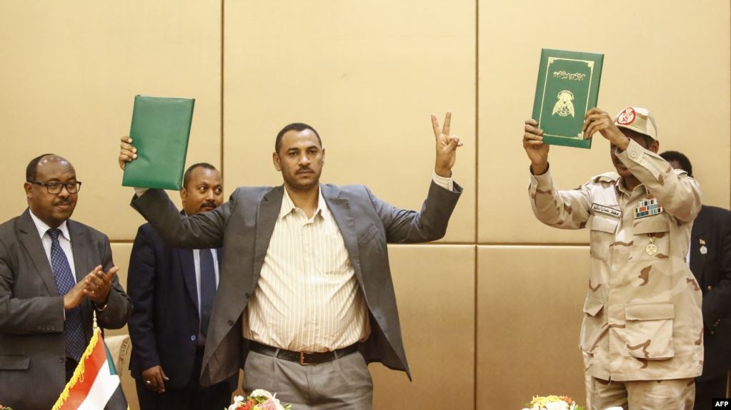 التوقيع على الإعلان الدستوري في السودان بالأحرف الأولى