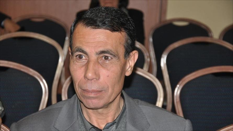 سلطات الاحتلال تحتجز بطاقة هوية حاتم عبد القادر منذ شهرين