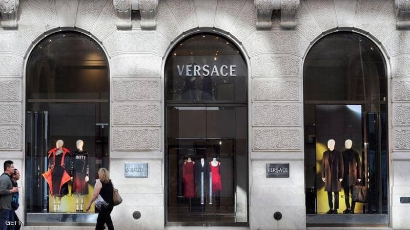 أزمة بين "فيرساتشي" والصين وبيت "الأزياء" الفاخرة يعتذر