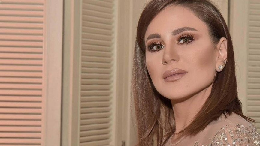 شاهدوا: الممثلة السورية "ديما قندلفت" بفستان شفاف في جلسة تصوير جديدة