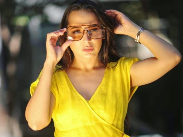 شاهدوا: آخرهن "ساندى" نجمات اقتنصن صورة مع محمد صلاح