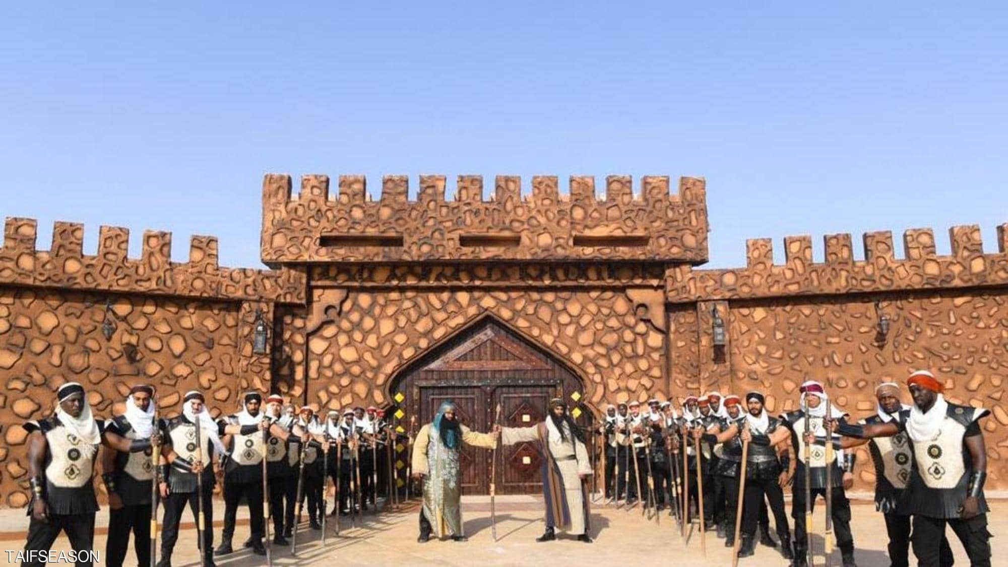 شاهدوا: "جادة عكاظ" تثير شغف زوار موسم الطائف بموروث الأمس