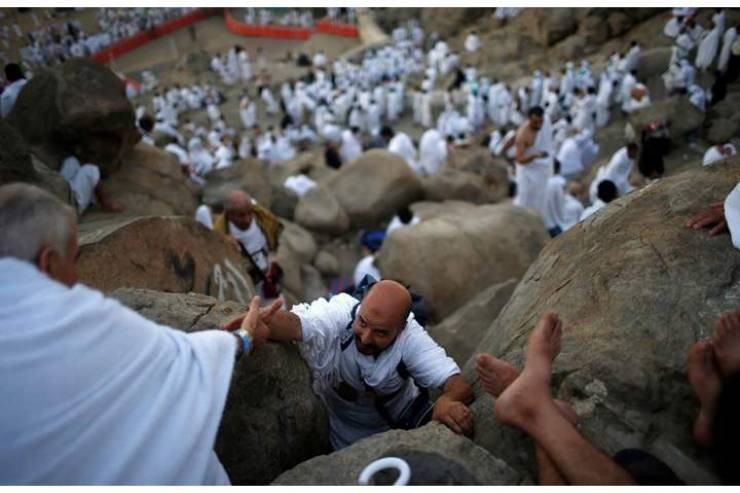 واستبدال كسوة الكعبة المشرفة