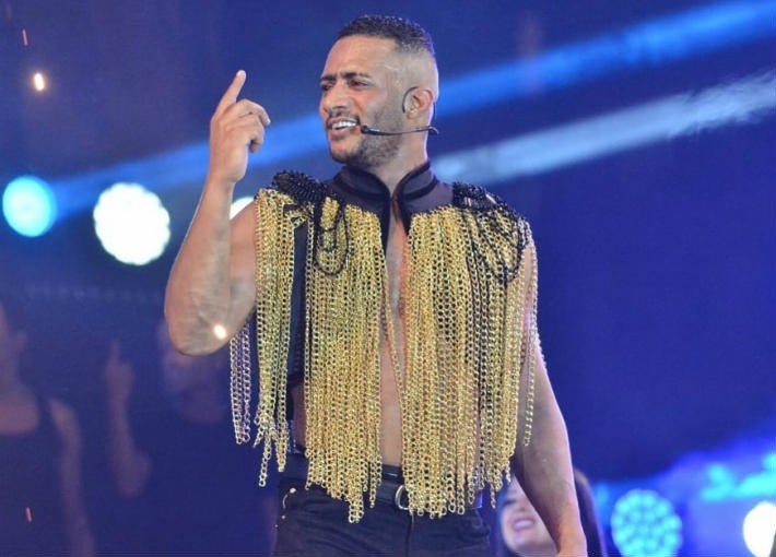 بالفيديو: "محمد رمضان" يرد على منتقدي ملابسه في الحفلات مثل "مايكل جاكسون"