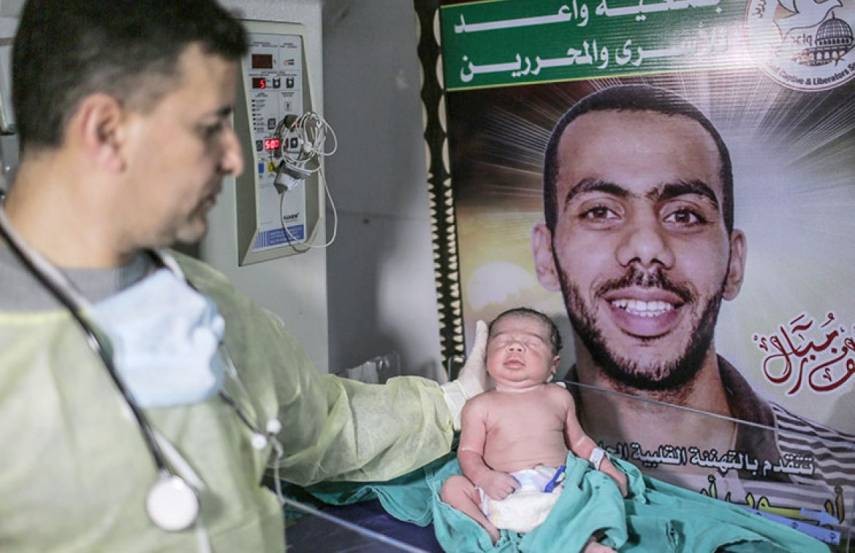 الأسرى يواصلون تحديهم للاحتلال وارتفاع عدد "سفراء الحرية" لـ 80 طفلًا