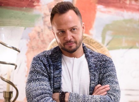 شاهد: "مكسيم خليل" يبكي الجمهور فماذا قال وكشف عن والده الراحل؟