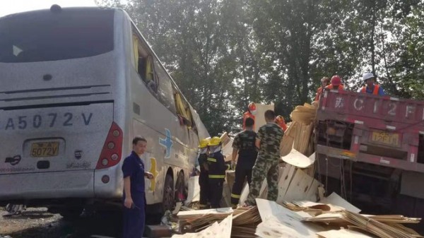 مصرع 36 شخصًا وإصابة العشرات إثر حادث سير في الصين