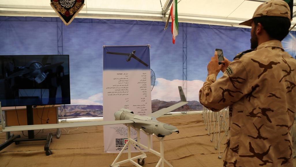 إيران تعرض 11 طائرة مسيّرة أسقطتها