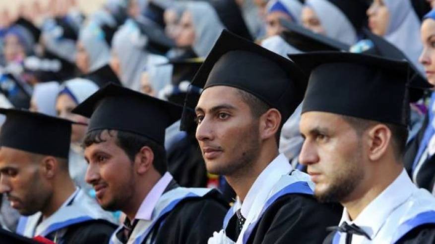 وتثبيت موظفي العقود