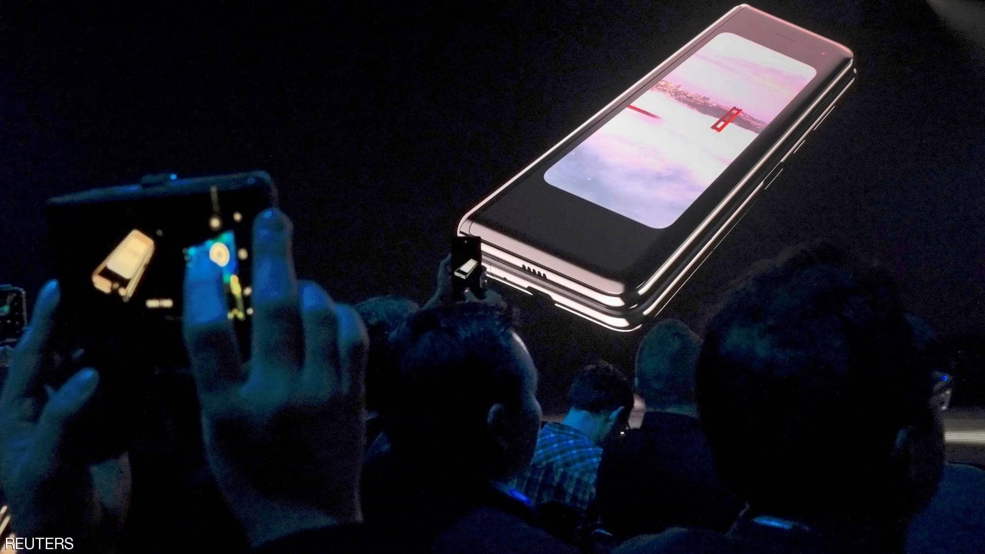 "سامسونغ" تطلق هاتفها المتأخر لكن تحذر: استخدموه "برفق"