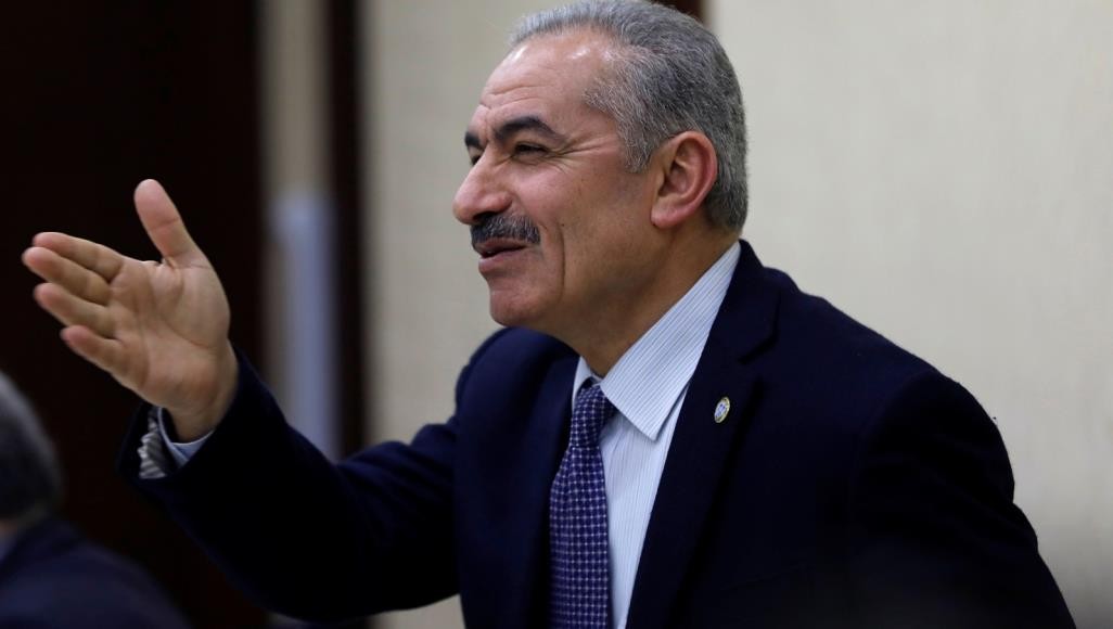 بشأن الرواتب