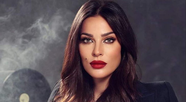 شاهدوا: "نادين نجيم" تُثير الاستغراب بغيابها عن مهرجان الجونة.. هل طلاقُها السبب؟