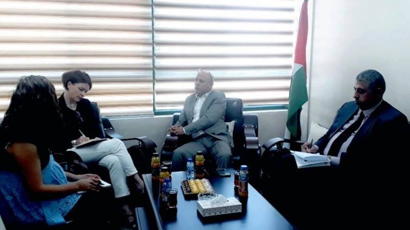 أبو هولي يبحث مع سفيرة فلندا أزمة الأونروا