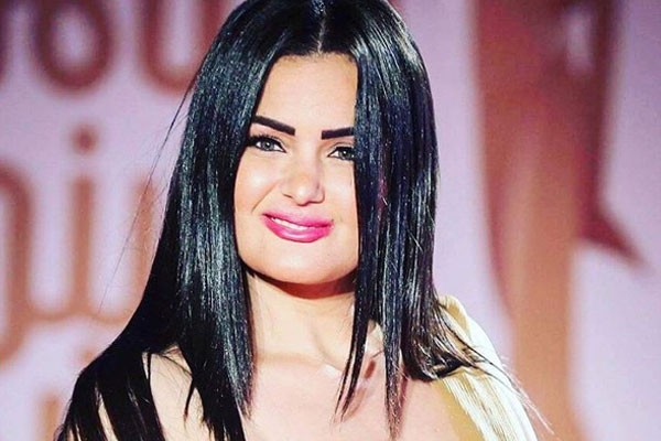 "سما المصري" تمثّل حال الأمهات المصريات وتقوم بضرب ولديها