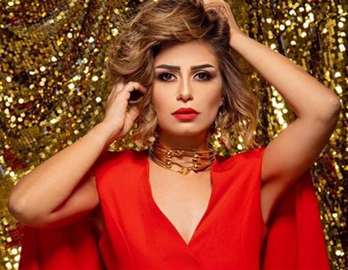 بالصور: الفنانة "منة فضالي " بفستان زفاف