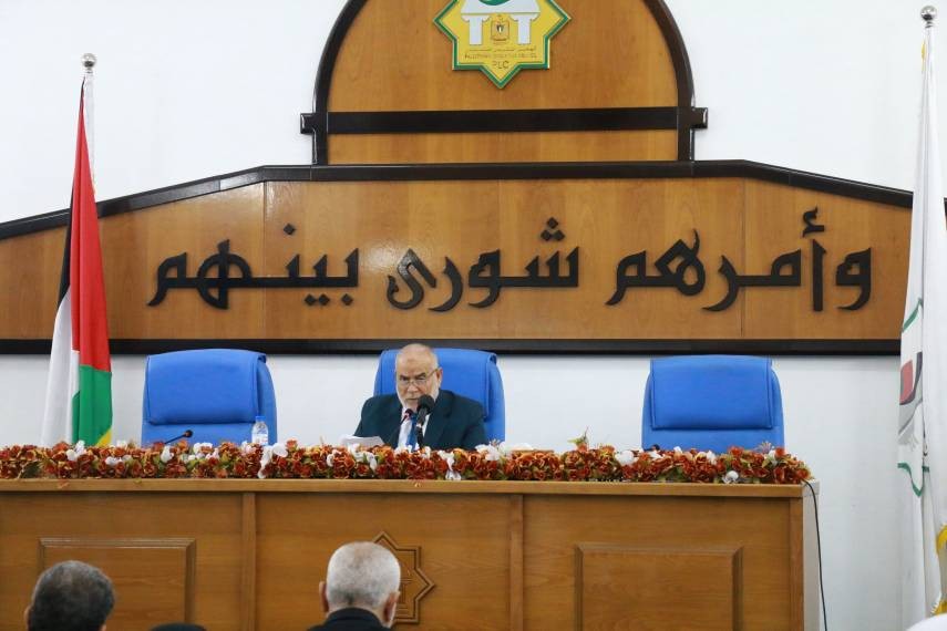 التشريعي بغزّة يدعو لإطلاق يد المقاومة بالضفة ويوجه رسالة للسلطة