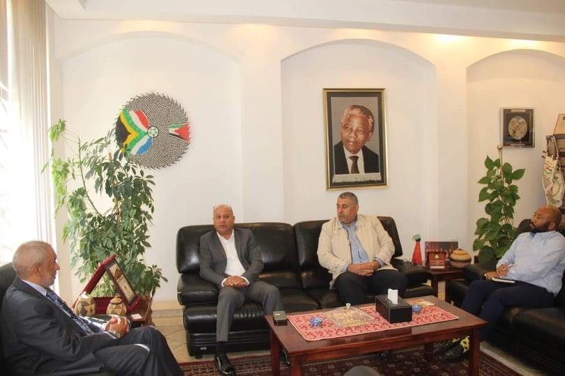 بالصور: أبو هولي يبحث مع سفير إفريقيا سبل حشد الدعم السياسي والمالي للأونروا