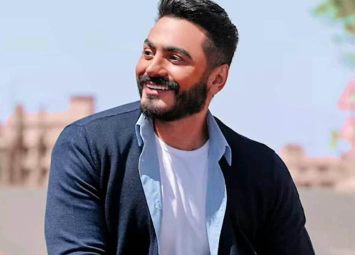 شاهدوا: "تامر حسني" في الطريق للمشاركة بموسم الرياض