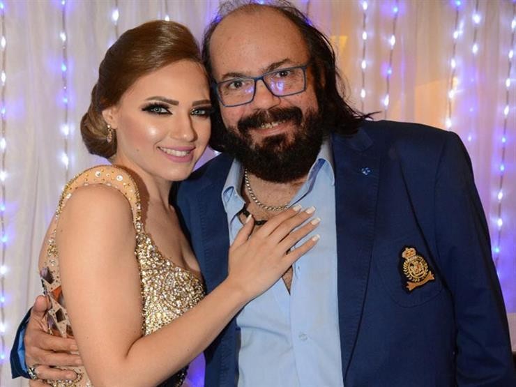 شاهدوا: من أمام قبر والدها.. الفنانة "إيمى طلعت زكريا" تحتفل بعيد ميلادها