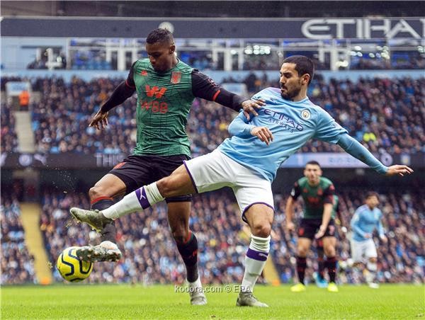 مان سيتي يطارد ليفربول بثلاثية في أستون فيلا