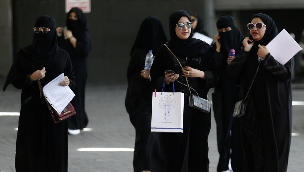 السعودية تسمح بإسكان المرأة دون محرم في الفنادق
