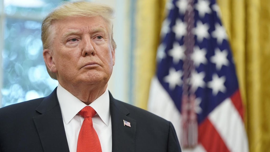 ترامب يوجّه اتهامًا لبايدن والحزب الديمقراطي قبل مثوله أمام المحكمة