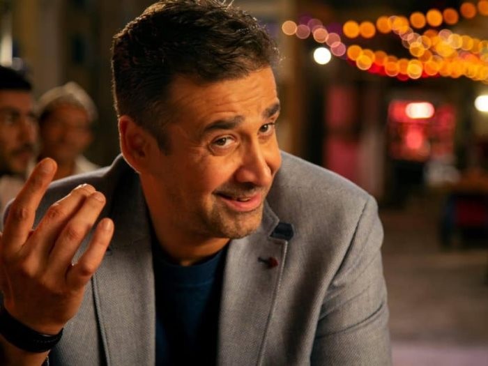 اعرف الحكاية: "كريم عبد العزيز" مذيع لأول مرة فى السينما