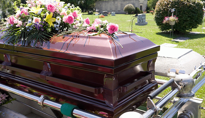 بالفيديو: أغنية وضحك هستيري في مراسم دفن