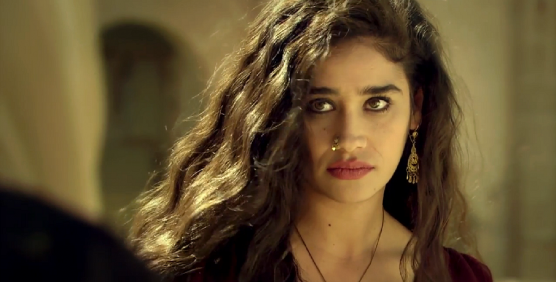 نجمةُ مسلسل "حياة" ترتبط برجلٍ يكبرها بـ 48 عاما.ً. لعبتْ دور قاصرٍ تتزوّج من مسنّ!