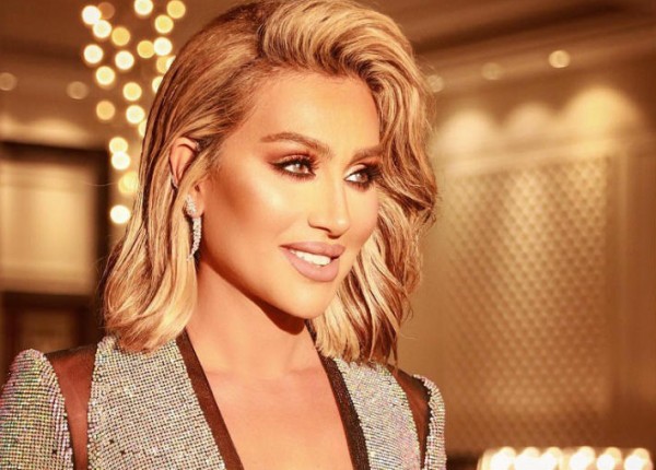 صورة| "مايا دياب" تنشر هذه الصورة وتعلق: كل ثورة في إلها ثمن!