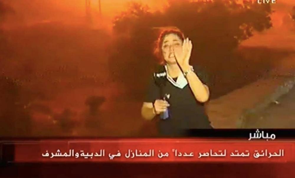 شاهد بالفيديو: مراسلة تبكي على الهواء خلال تغطيتها حرائق لبنان